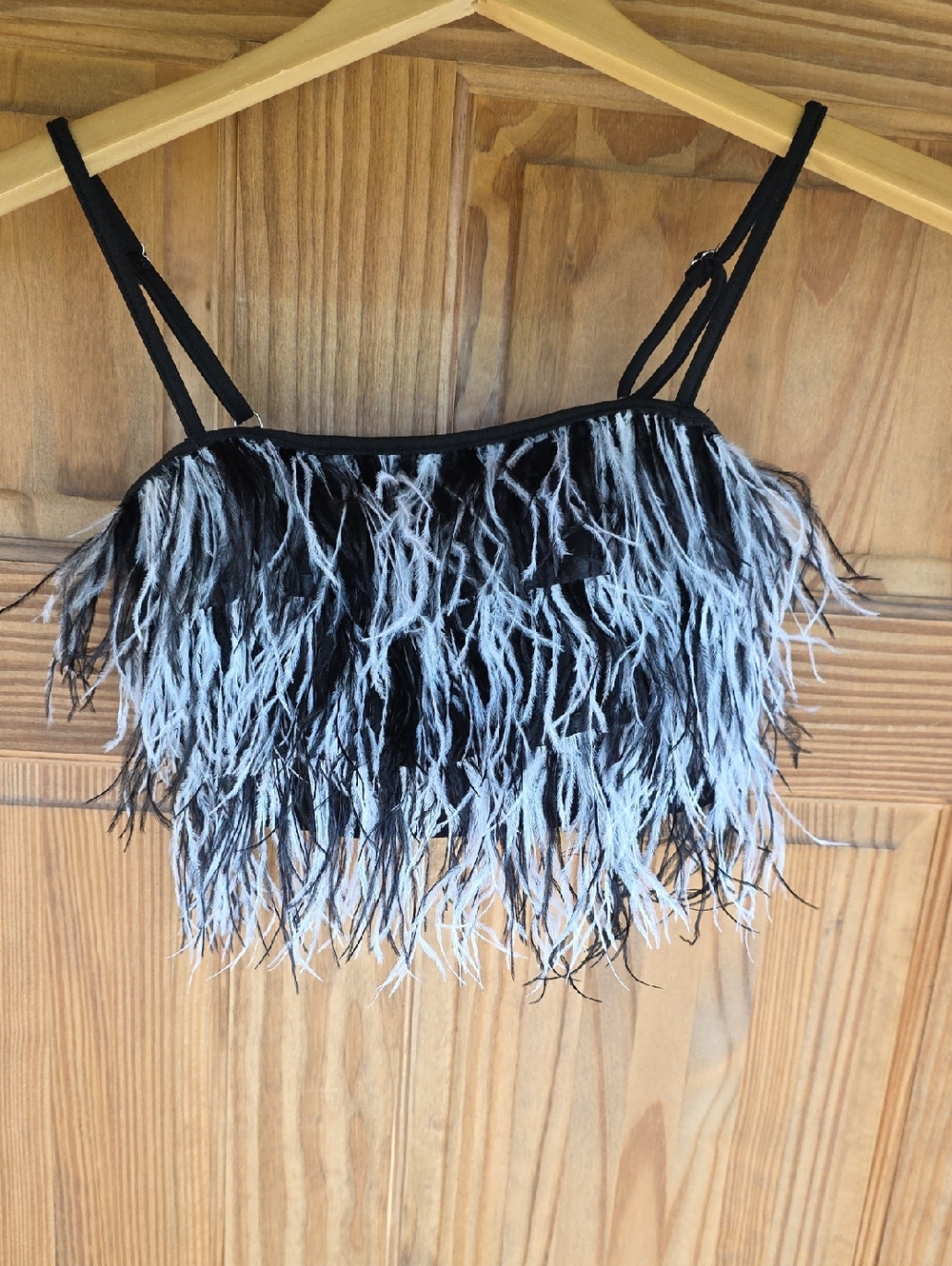 Missguided Black & White Ostrich Feather Crop Cami Top Size 4 EUC - Picture 1 of 10